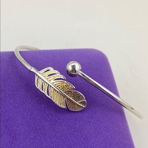 💛 Elegant 999 Silver Plated  Feather Bangle